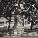 Monument aux Courrires rig aprs 1918